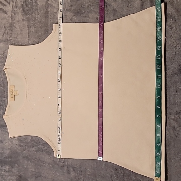 0486. EUC ~ Just a little Sparkle ✨️Sweater Vest wear it alone or under a jacket - Picture 5 of 8